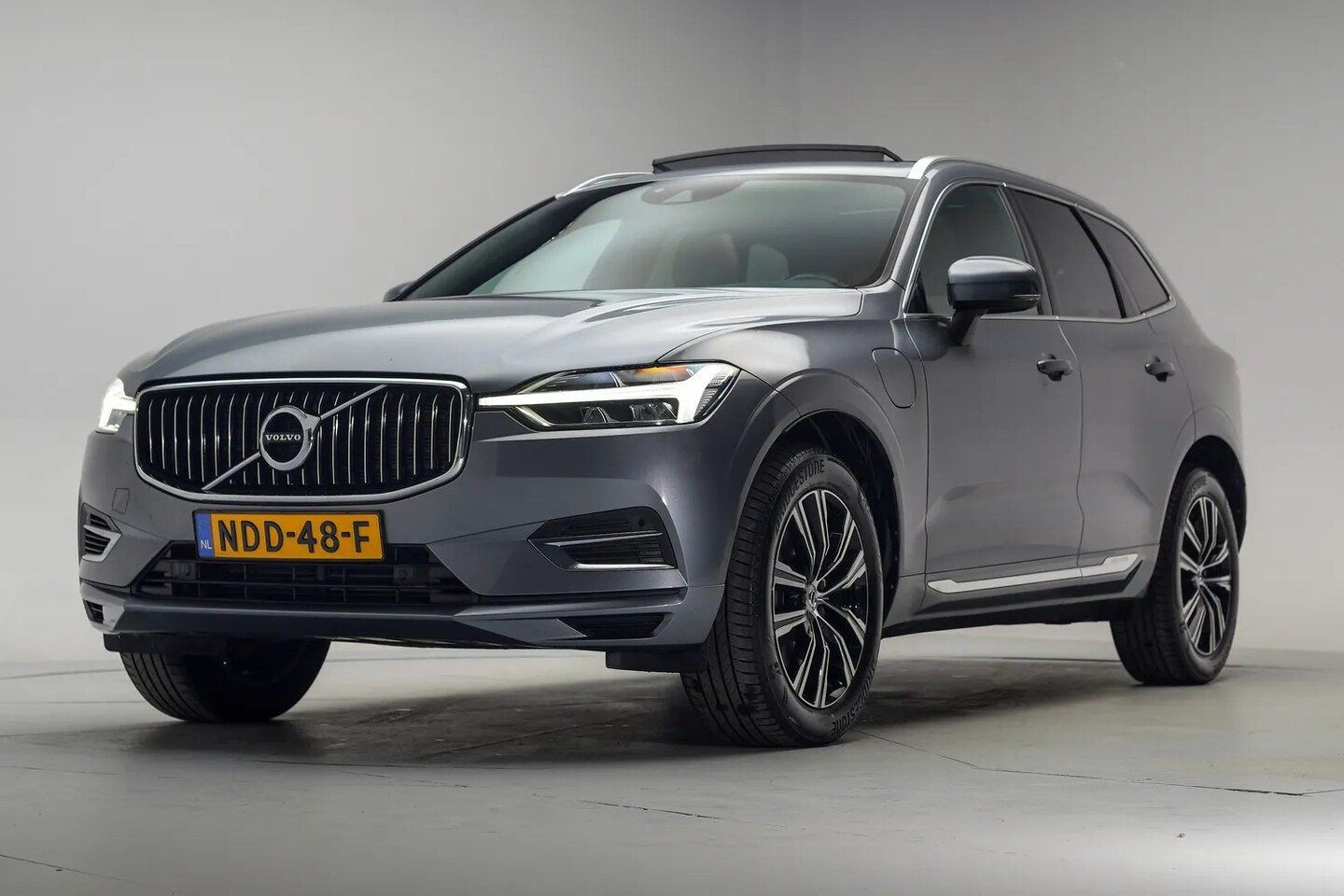 Volvo XC60 - 2.0 Recharge T6 AWD Inscription [ Panoramadak H/K Camera Trekhaak ] - AutoWereld.nl