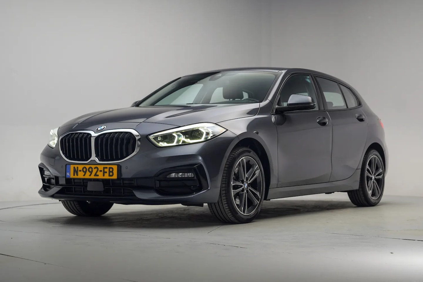 BMW 1-serie - 118i Sport Business Edition Plus Aut. [ Leder Stoelverwarming Camera ] - AutoWereld.nl