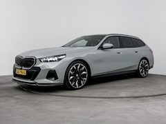 BMW 5-serie Touring - 520i 208PK | M-Sport | Bowers & Wilkins Audiosysteem | Wegklapbare Trekhaak | Elektrische