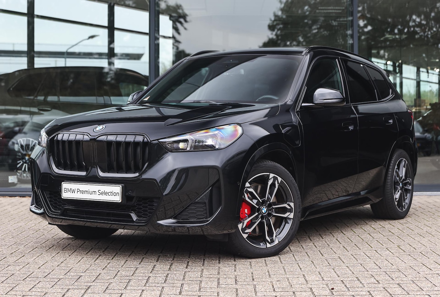 BMW X1 - xDrive25e M Sport Automaat / Panoramadak / Sportstoelen / Achteruitrijcamera / M Adaptief - AutoWereld.nl