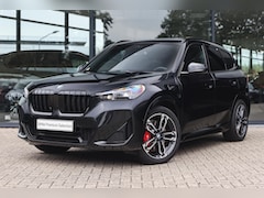 BMW X1 - xDrive25e M Sport Automaat / Panoramadak / Sportstoelen / Achteruitrijcamera / M Adaptief