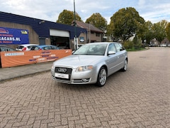 Audi A4 Avant - 2.0 2X SLEUTEL + BOEKJES NIEUWE APK