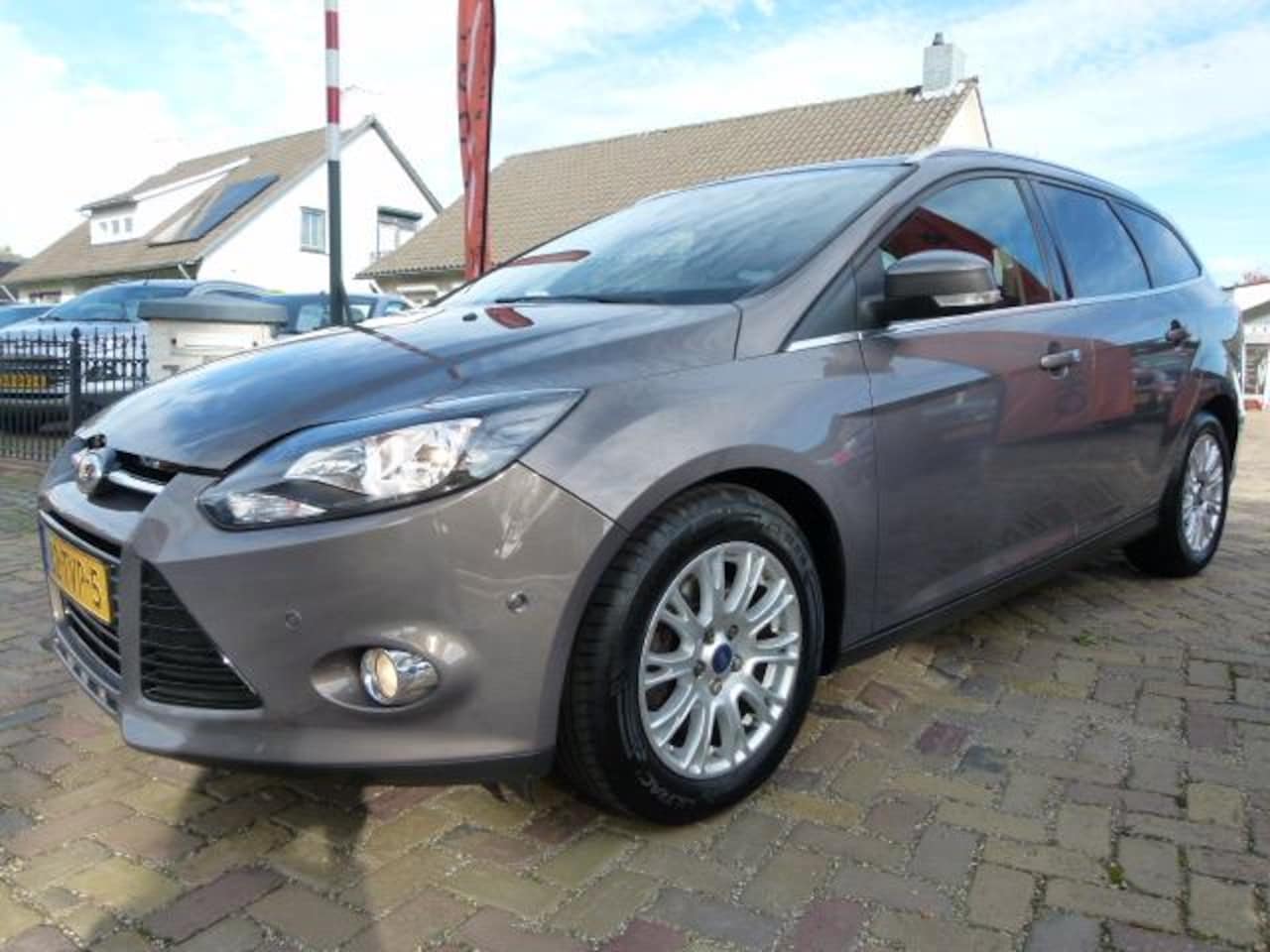 Ford Focus Wagon - 1.6 EcoBoost Lease Titanium 1.6 EcoBoost Lease Titanium, TREKHAAK/NAVI/CC/LMV - AutoWereld.nl