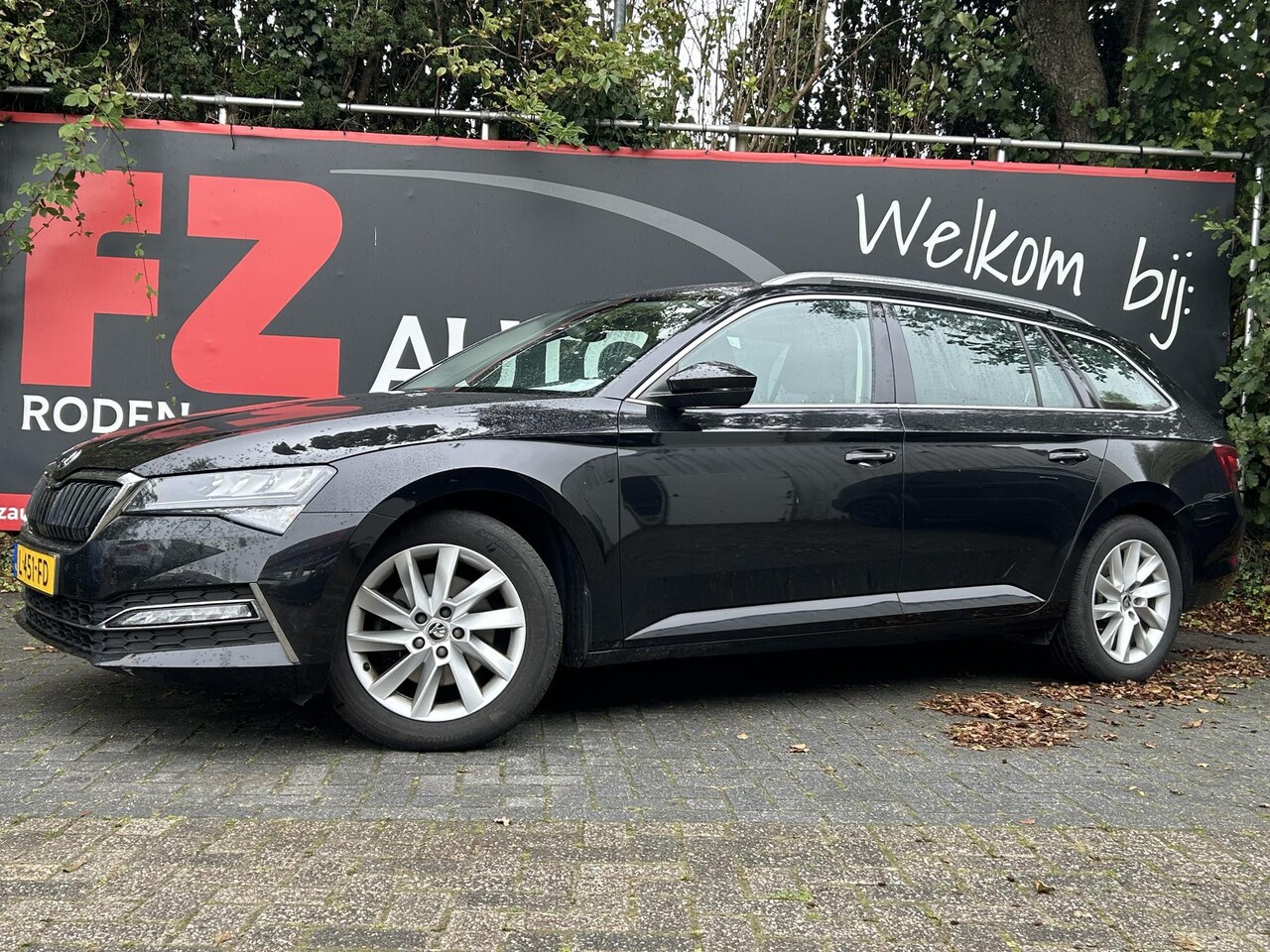 Skoda Superb Combi - 1.4 TSI iV Business Edition Plus Navigatie-Cruise controle carplay - AutoWereld.nl