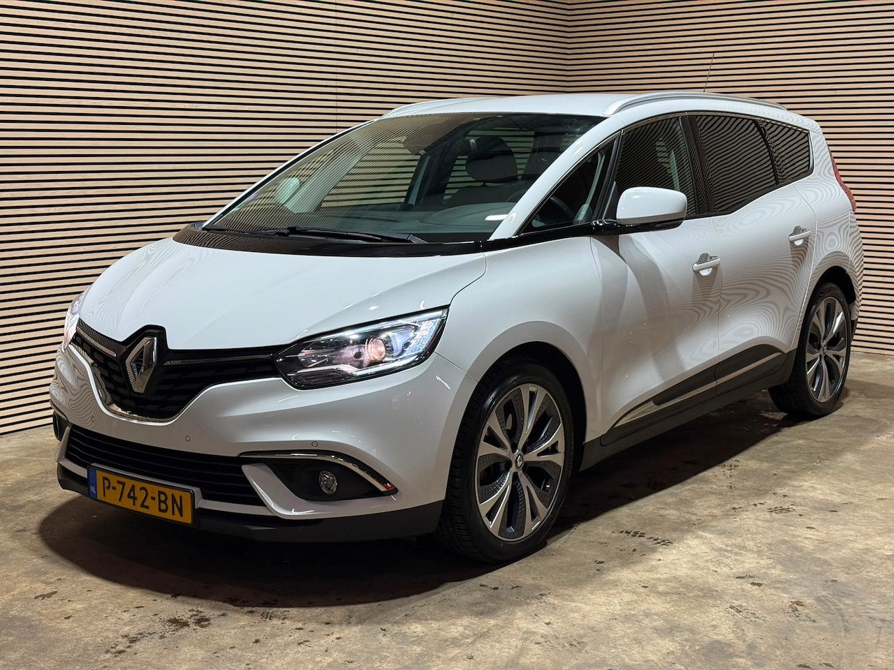 Renault Grand Scénic - 1.2 TCe Intens | Airco | Cruise | Trekhaak - AutoWereld.nl