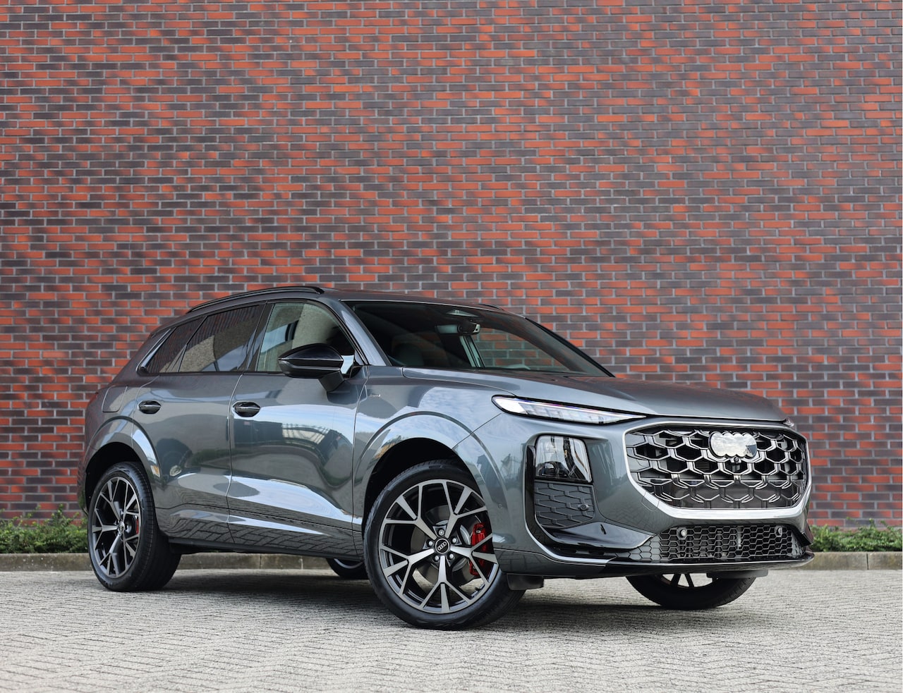 Audi Q3 - e-hybrid S line - AutoWereld.nl