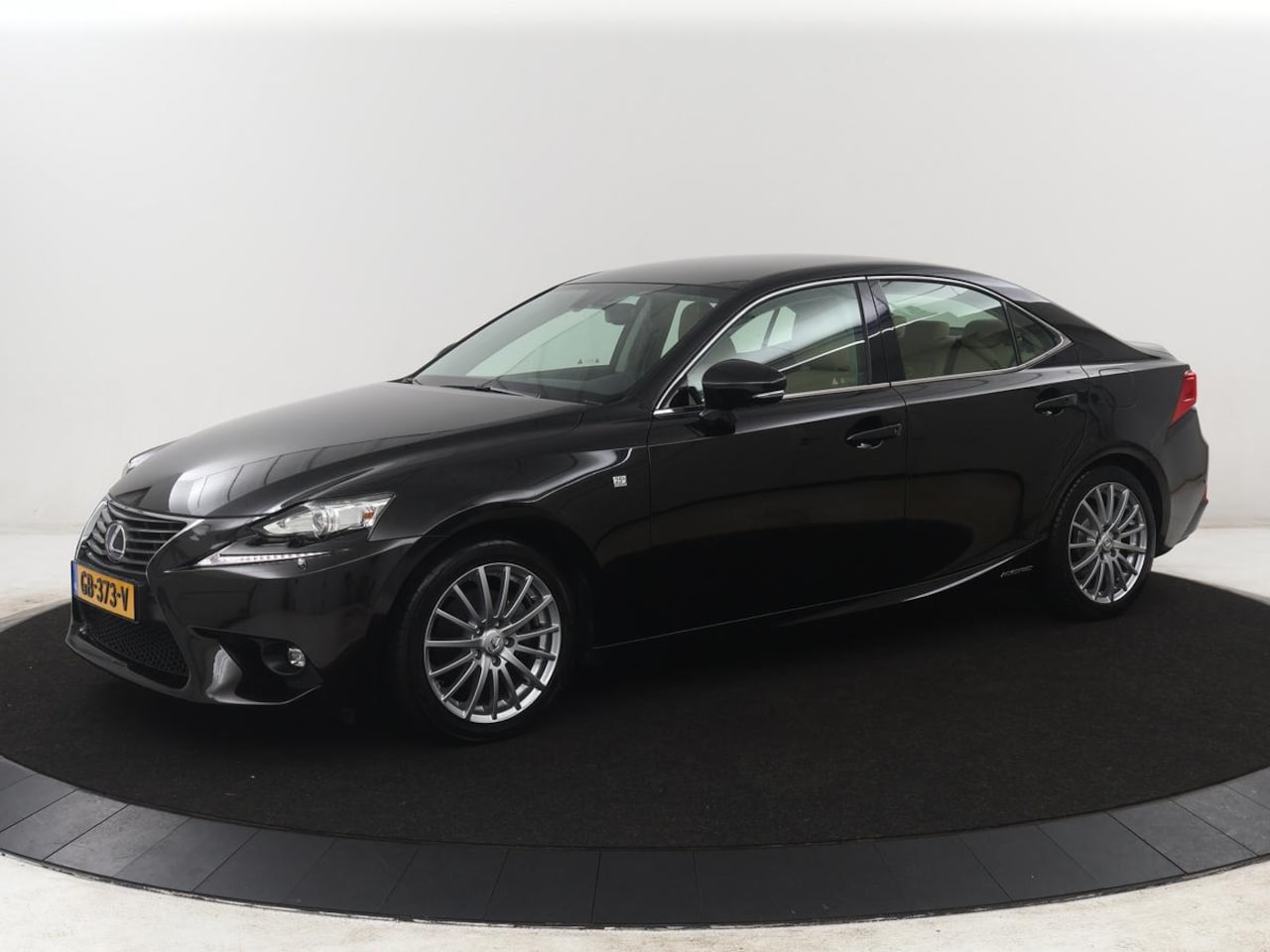 Lexus IS - 300h Hybrid Sport Edition | Cruise control | Leder | Stoelverwarming | Camera | Park assis - AutoWereld.nl