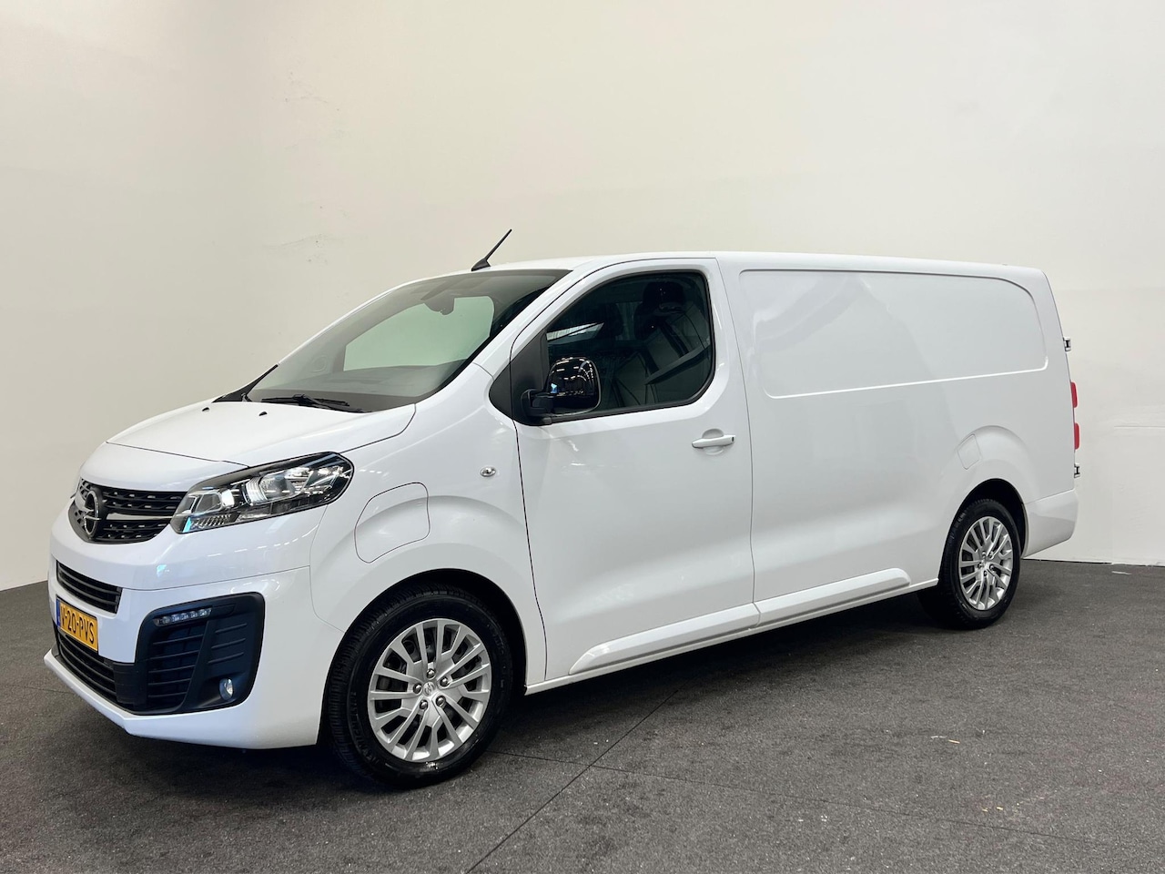 Opel Vivaro-e - L3H1 Edition 50 kWh Navigatie Apple Carplay Parkeersensoren Cruise Control Airco - AutoWereld.nl