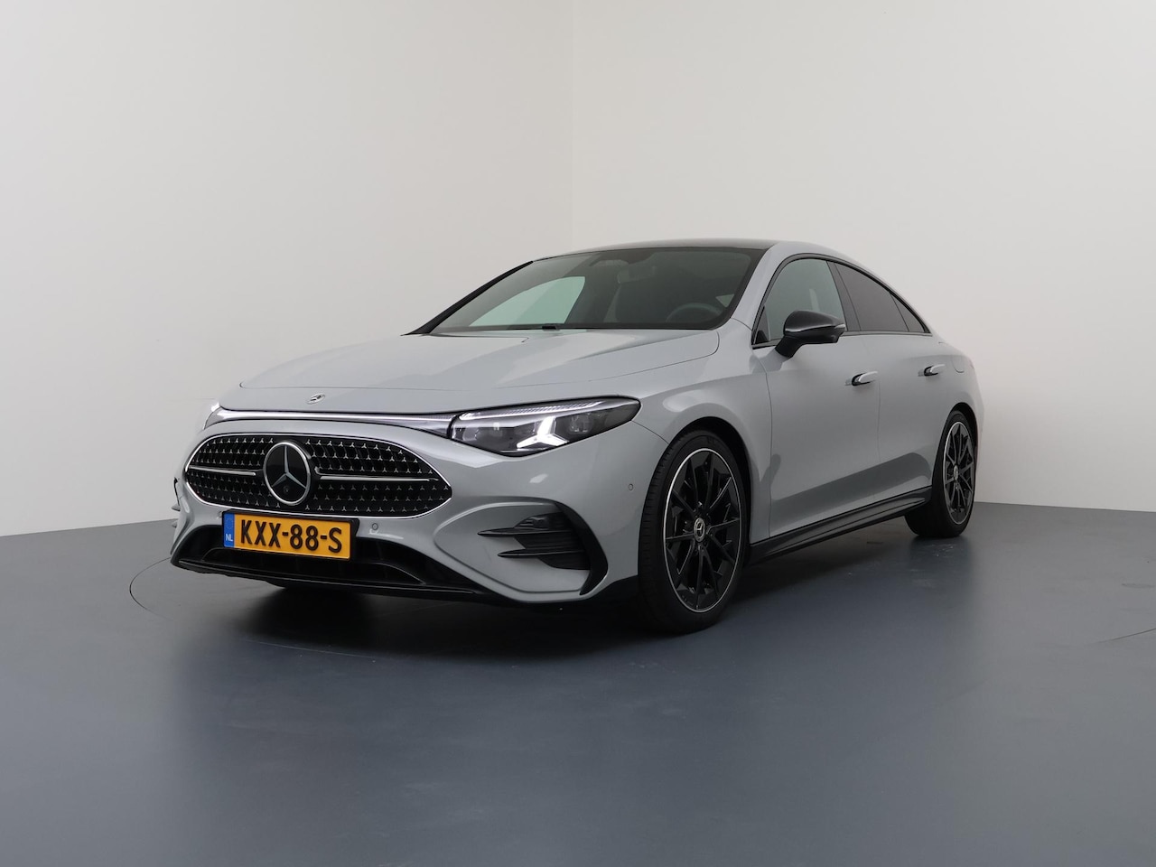 Mercedes-Benz CLA-Klasse - 180 Business Solution AMG | Panoramadak | Trekhaak | Memory | Multibeam LED | 19"LM velgen - AutoWereld.nl