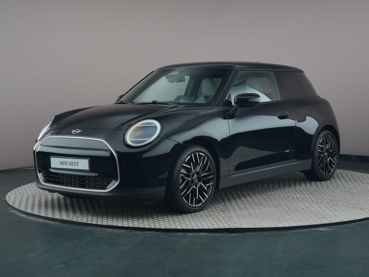 MINI 3-Deurs - Cooper E Favoured M 40.7 kWh - AutoWereld.nl