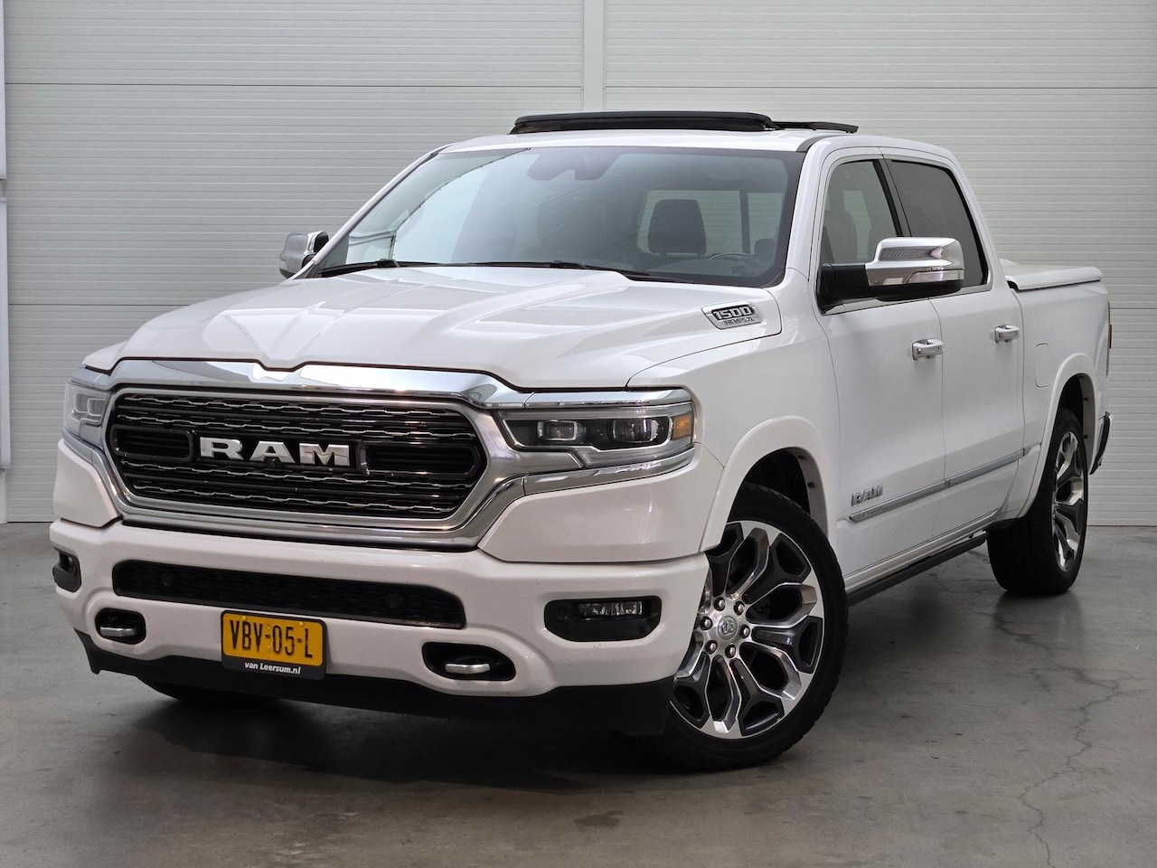 Dodge Ram 1500 - 5.7 V8 4x4 Crew Cab Limited Pano Bedcover LPG Zeer compleet - AutoWereld.nl