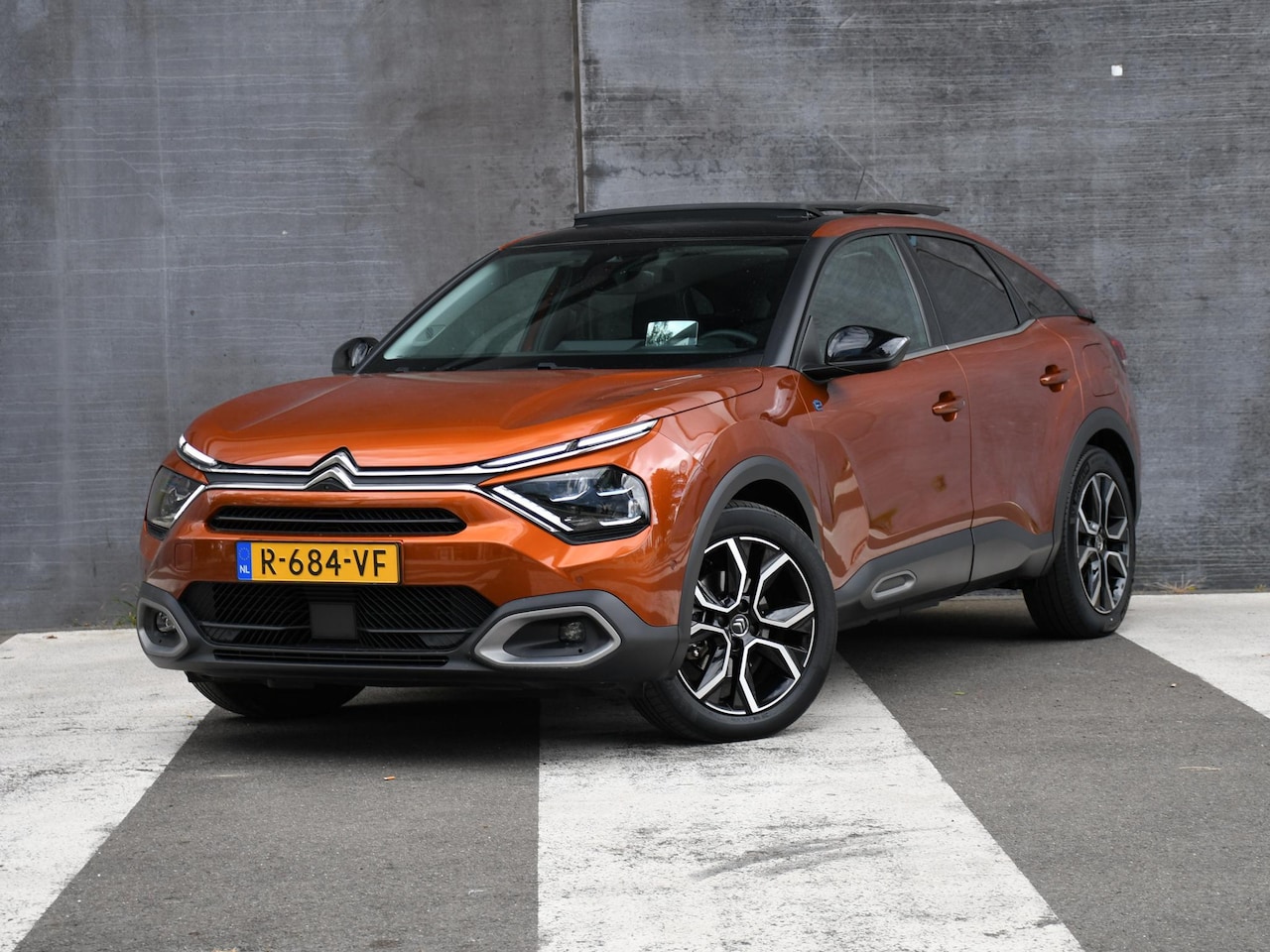 Citroën Ë-C4 - Shine Pack Business 50 kWh 136pk Automaat PANO | LEDER | ADAPT. CC | 360° CAM. | STOELVERW - AutoWereld.nl