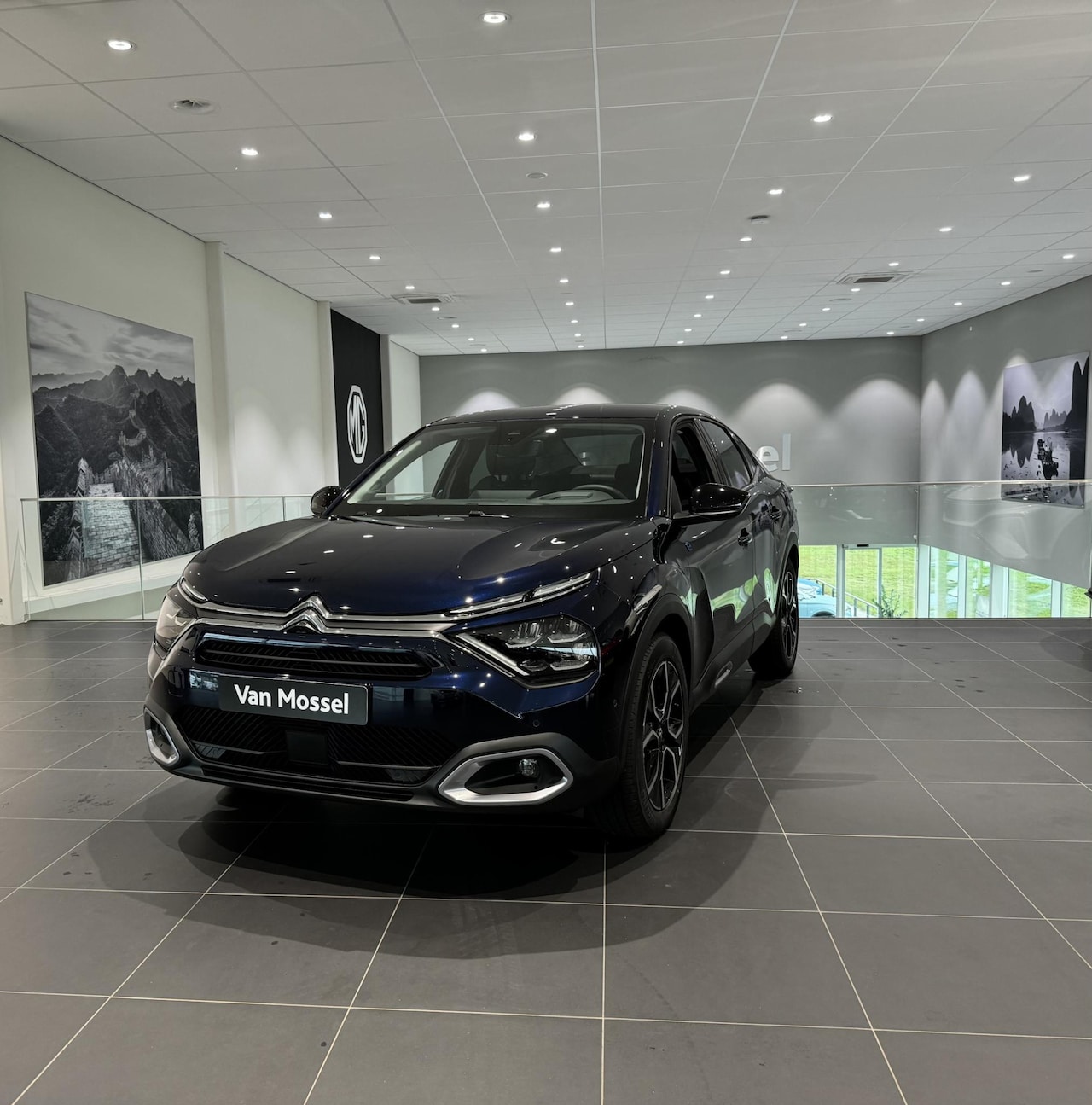 Citroën Ë-C4 X - ë-Series 54 kWh | 180 graden camera | Parkeersensoren | Navigatie | Apple/Android Carplay - AutoWereld.nl