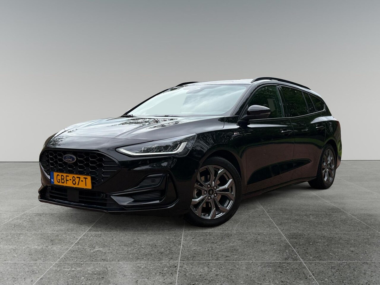 Ford Focus Wagon - ST Line 1.0 EcoBoost Hybrid | Winter Pack | Driver Assistance Pack | All Season Banden | A - AutoWereld.nl