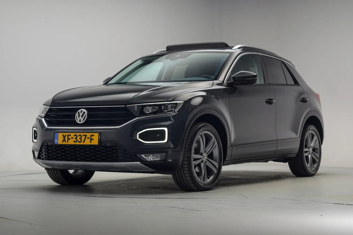 Volkswagen T-Roc - 1.5 TSI 150pk Style [ Panorama LED Apple/Android Navi ] - AutoWereld.nl