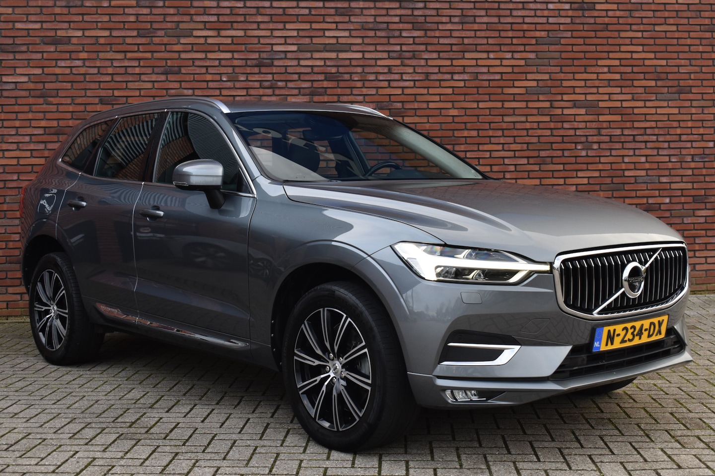 Volvo XC60 - D4 190PK AWD Inscription | Luchtvering | Trekhaak | 360 camera | IntelliSafe Surround | Ve - AutoWereld.nl