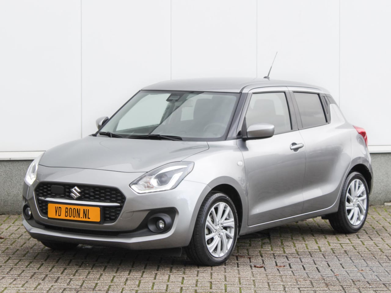 Suzuki Swift - 1.2 Select Smart Hybrid | Navi | Airco | Cruise | Camera | Lm-Velgen - AutoWereld.nl
