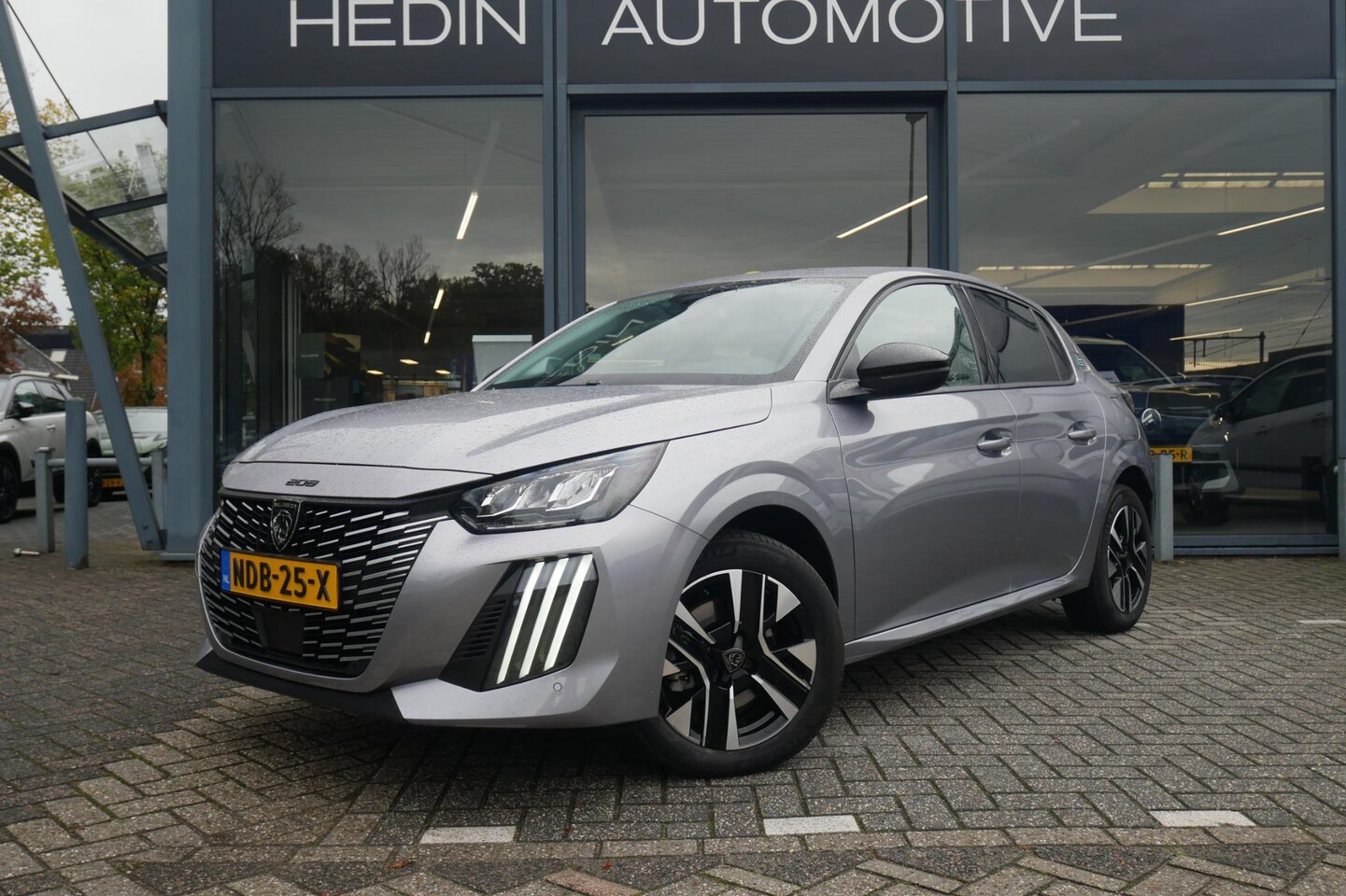 Peugeot 208 - Allure Avantage 51 kWh 156PK | Navigatie via App | Climate Control | Cruise Control | Appl - AutoWereld.nl