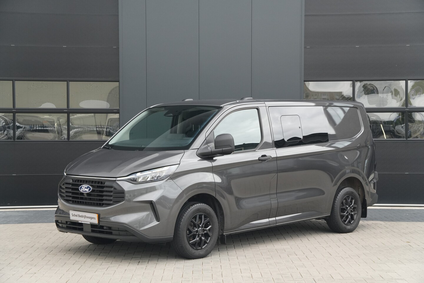 Ford Transit Custom - 320 2.0 TDCI L1H1 Trend DC 136pk 6 Zits - Trekhaak - Stoel/Stuurverwarming - LED - Carplay - AutoWereld.nl
