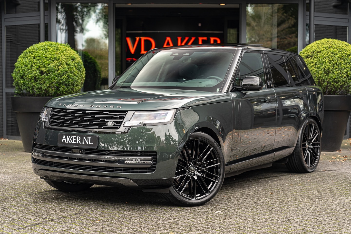 Land Rover Range Rover - LANDROVER P550e Autobiography | Head-up | Massage | 4x El. Stoelen | 4WSturing - AutoWereld.nl