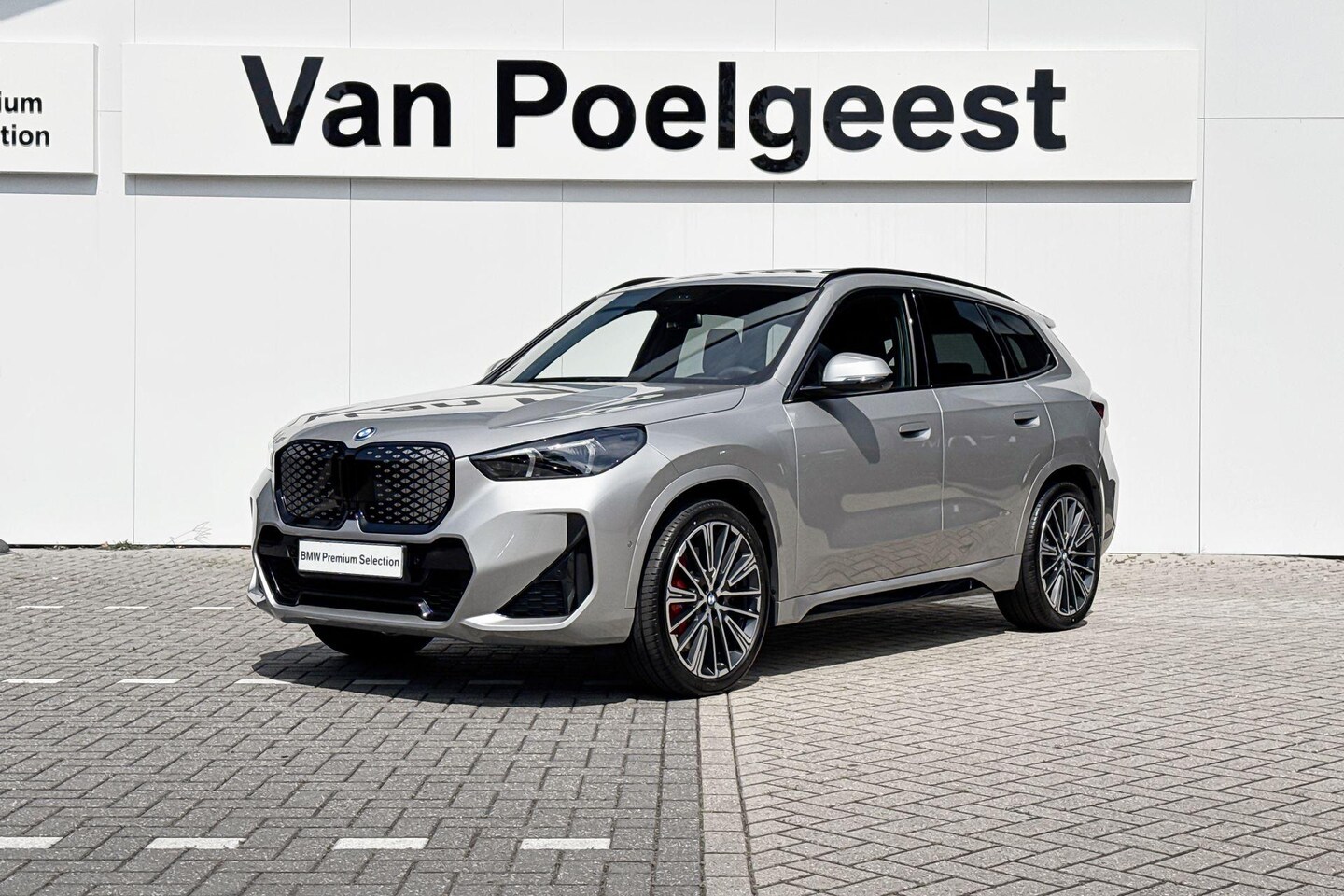 BMW iX1 - eDrive20 | 67 kWh |  M Sport | Trekhaak - AutoWereld.nl