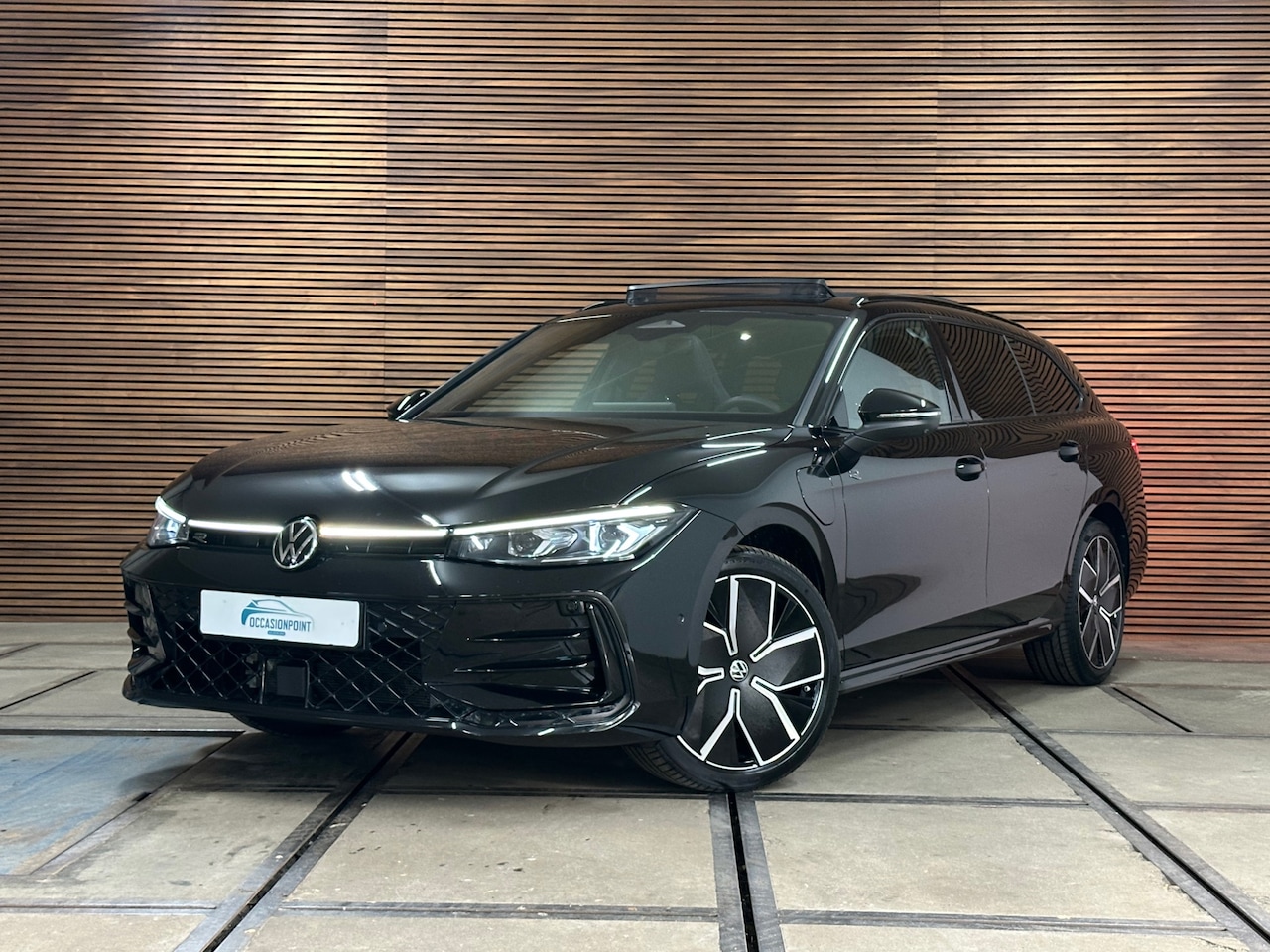 Volkswagen Passat Variant - 1.5 eHybrid R-Line|Incl. fabrieksgarantie tot 2031|272PK|Pano|Matrix|H&K|Leder|HUD|Massage - AutoWereld.nl