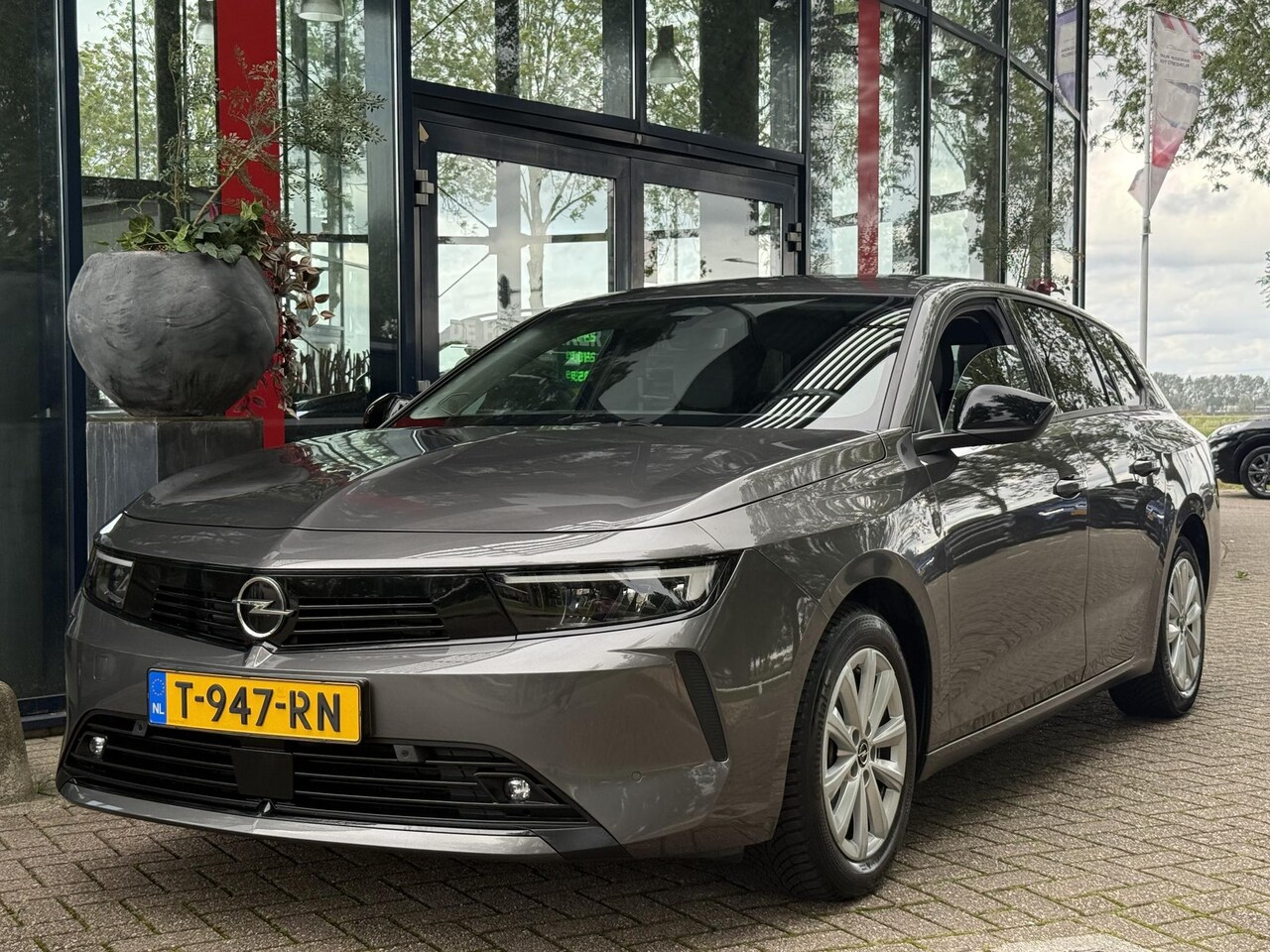 Opel Astra Sports Tourer - 1.2 Business Edition 130PK | Afn. Trekhaak |ECC | PDC voor achter + Camera | Navigatie | L - AutoWereld.nl