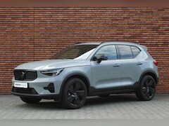 Volvo XC40 - B4 Plus Black Edition | Panoramadak | Trekhaak | 360° Parkeercamera | Verwarmbare voorstoe