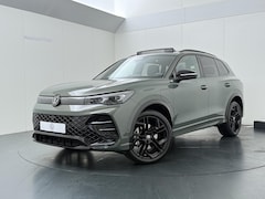 Volkswagen Tiguan - 1.5 eHybrid R-Line Edition | 204 PK | SoH 99% | Trekhaak wegklapbaar | Adaptive Cruise Con