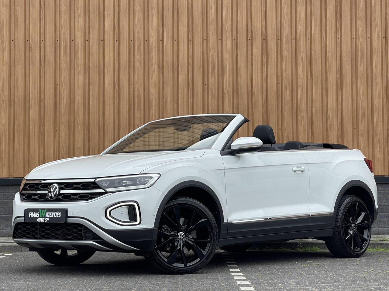 Volkswagen T-Roc Cabrio - 1.5 TSI R-Line Uitstraling | Apple Carplay | Stuurwielverwarming | Keyless | DAB | Achteru - AutoWereld.nl