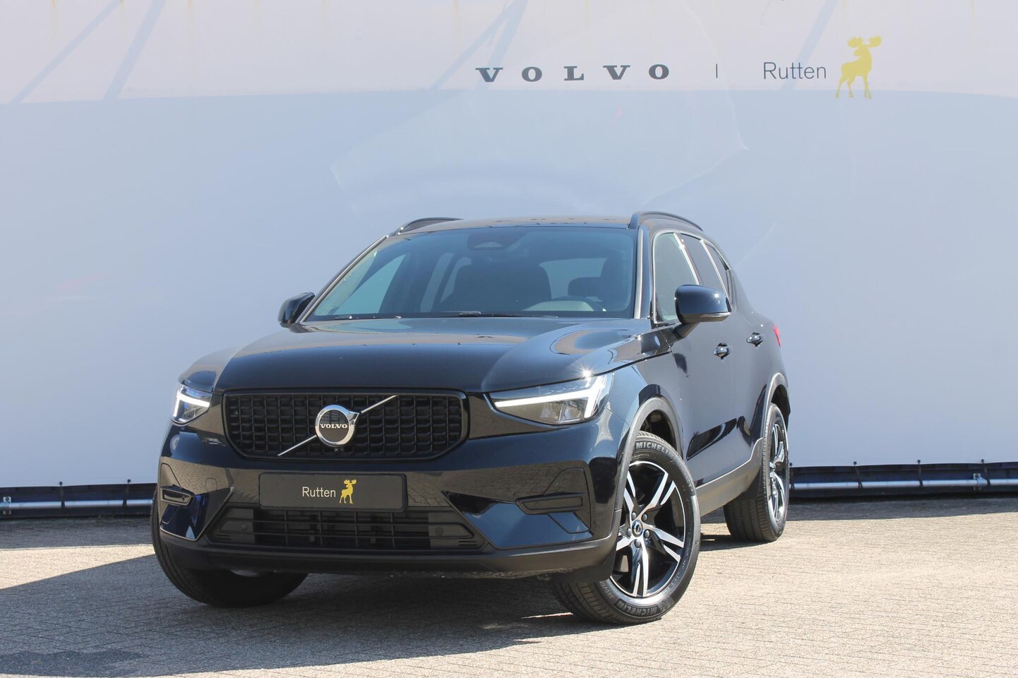 Volvo XC40 - B4 211PK Automaat Plus Dark Harman Kardon Audio installatie / Semi elektrisch wegklapbare - AutoWereld.nl