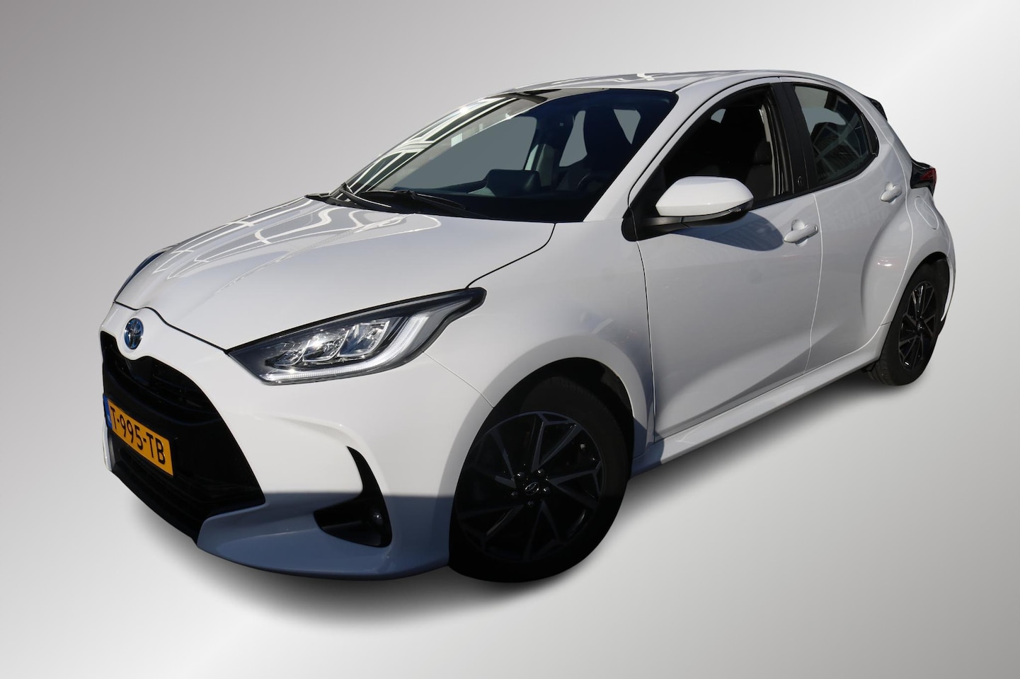 Toyota Yaris - 1.5 Hybrid Dynamic Keyless entree, Stoeverwarming, Apple en Anroid auto, Achteruitrij came - AutoWereld.nl