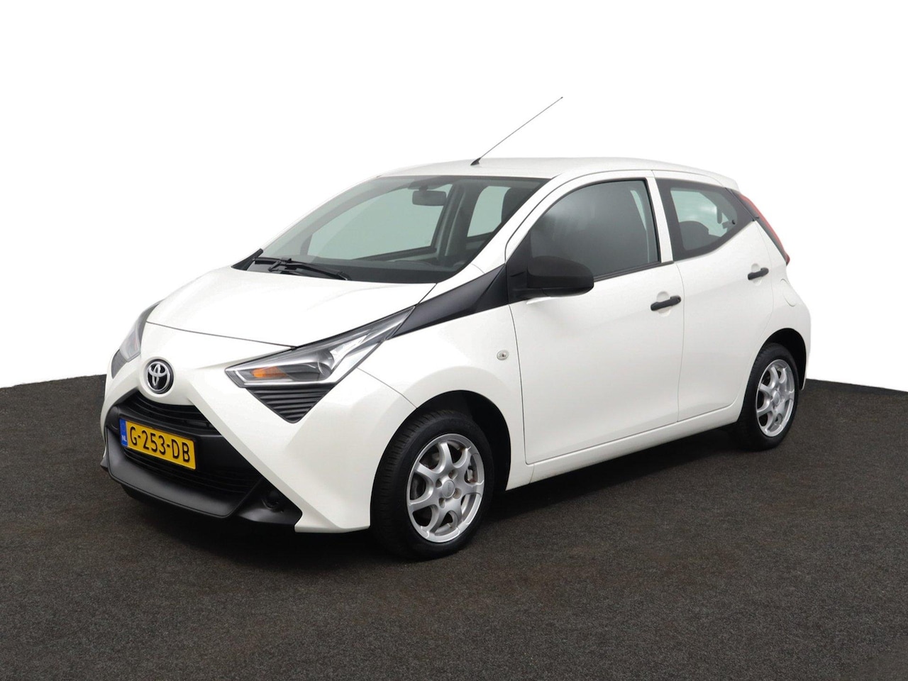 Toyota Aygo - 1.0 VVT-i x-fun | Trekhaak | Airco | Cruise Control | Bluetooth | - AutoWereld.nl