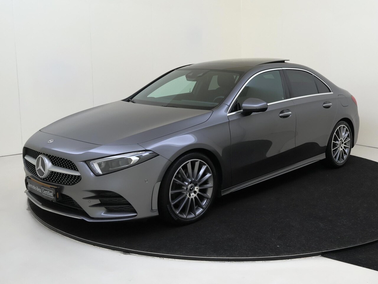 Mercedes-Benz A-klasse - 220 Premium Plus / Panoramadak/ 19 inch/ Keyless/ Sfeerverlichting/ Memory - AutoWereld.nl