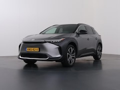 Toyota bZ4X - Premium 71 kWh | SOH 96, 8% | Trekhaak | Panoramadak | Cruise Control Adaptief | Winterpak
