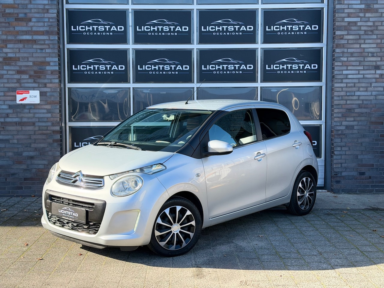 Citroën C1 - 1.0 e-VTi Shine CARPLAY STOELVERW. CRUISE START STOP AIRCO ELEKTRISCHE RAMEN - AutoWereld.nl