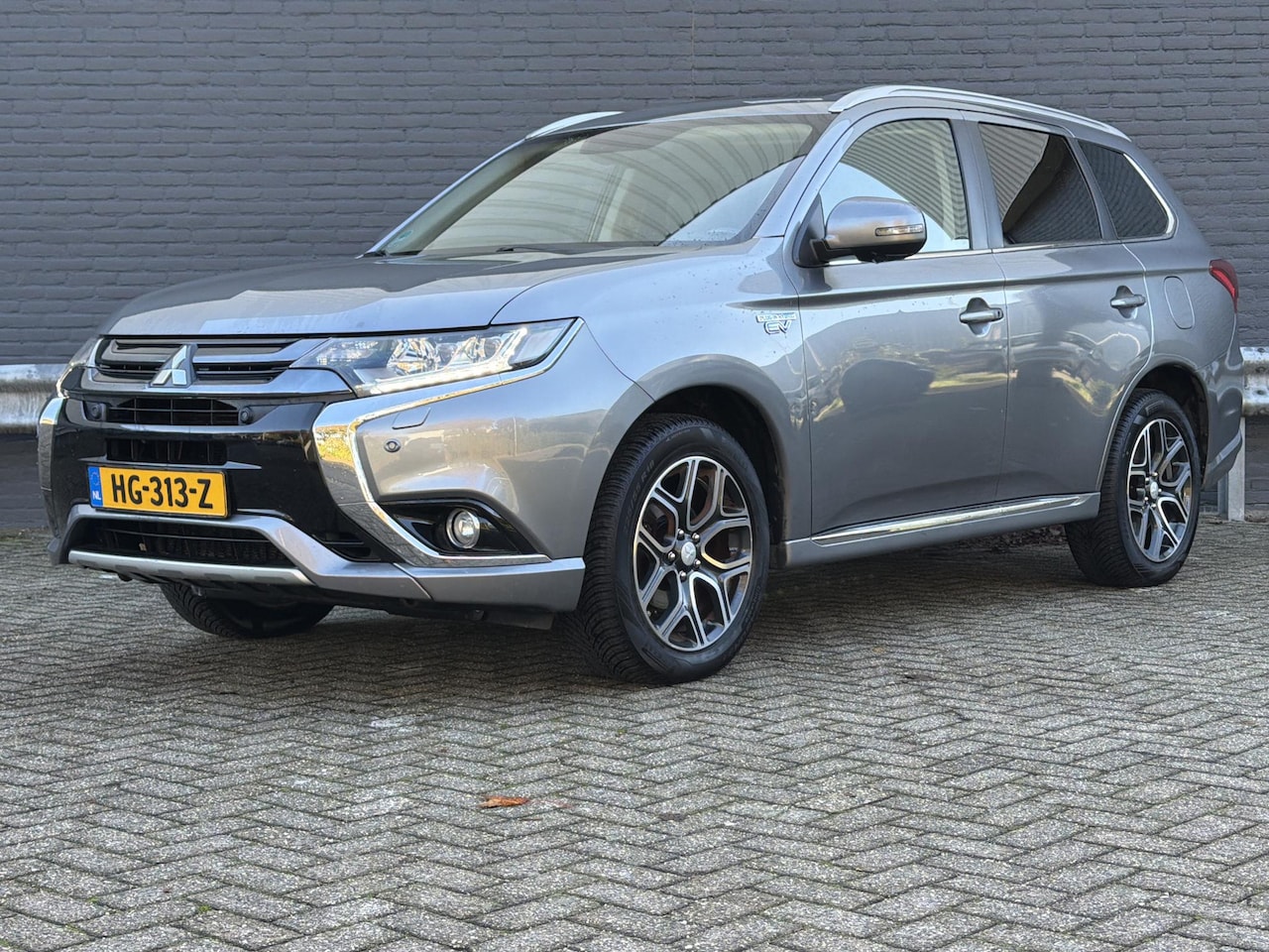 Mitsubishi Outlander - 2.0 PHEV Instyle+ | Leder | Pano | Climate | Cruise | Navi | Camera | - AutoWereld.nl
