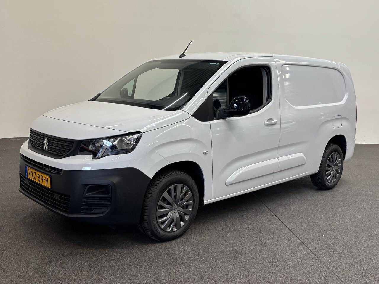 Peugeot Partner - 1.5 BlueHDi 100PK L2 Navigatie Airco Camera - AutoWereld.nl