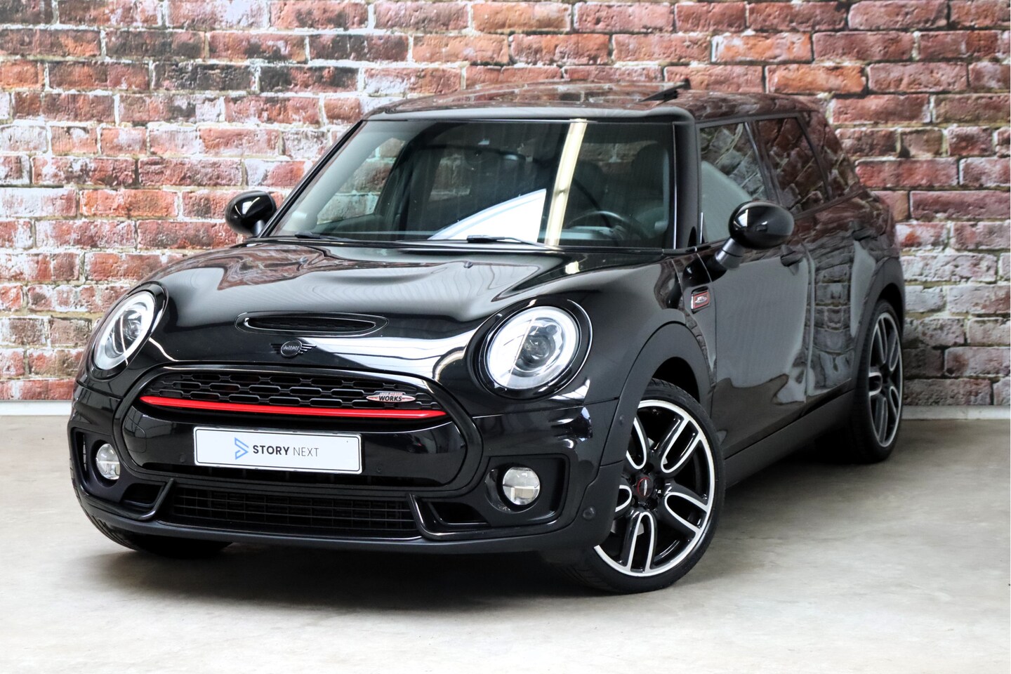 MINI Clubman - Cooper S Chili Serious Business Automaat / Navigatiesysteem Professional / Panoramadak / T - AutoWereld.nl