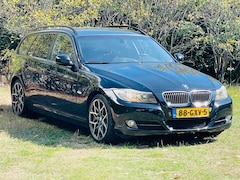 BMW 3-serie Touring - 320i Business Line/Automaat/Treakhaak/NL Auto