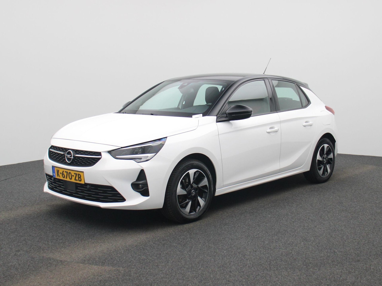 Opel Corsa-e - GS Line 50 kWh | 1e-Eig. | 11kw 3-Fase | Black & White | Led Koplampen | CarPlay | 16"LMV - AutoWereld.nl