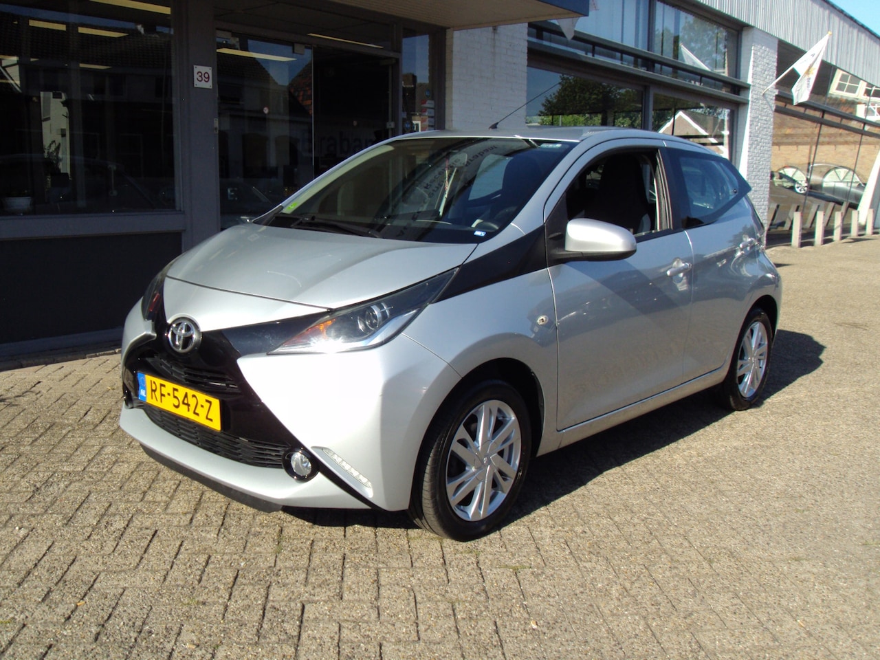 Toyota Aygo - 1.0 VVT-i x-wave 1.0 VVT-i x-wave - AutoWereld.nl