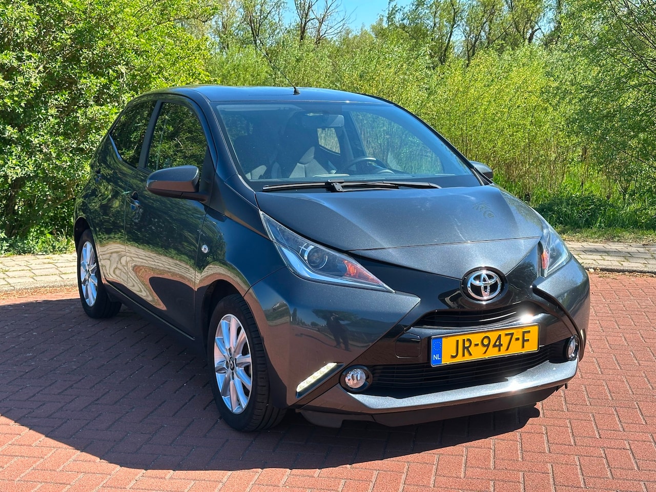 Toyota Aygo - 1.0 VVT-i x-play NAP/30DKM/Cam/Car Play - AutoWereld.nl