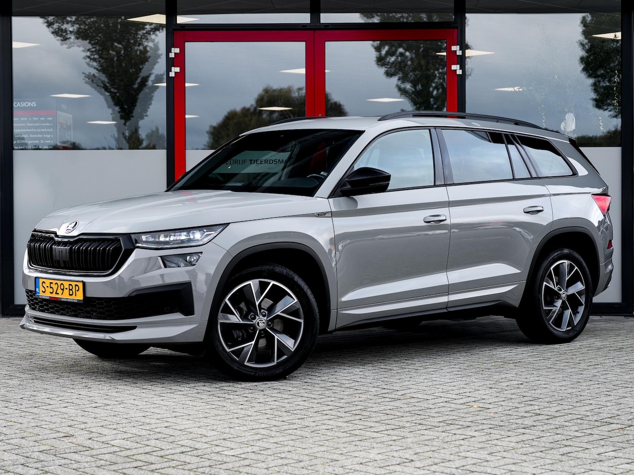 Skoda Kodiaq - 1.5 TSI Sportline Business 7p. | Camera | Stoelverwarming | Sportstoelen | Navigatie | App - AutoWereld.nl