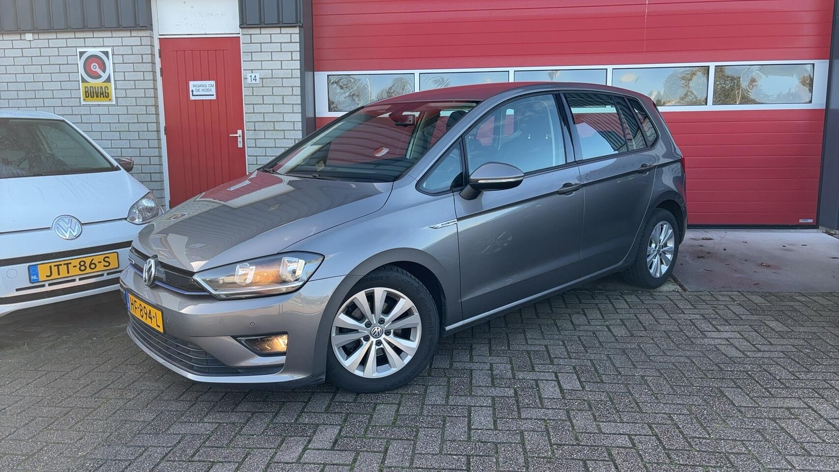 Volkswagen Golf Sportsvan - 1.0 TSI Comfortline AUTOMAAT / TREKHAAK / NAVI / CLIMA / PDC / BLUETOOTH / CRUISE / NL-AUT - AutoWereld.nl