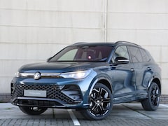 Volkswagen Tiguan - R-Line Edition 1.5 eHybrid 272 PK | Black Style | Navigatie | Trekhaak | Panoramadak | Cam