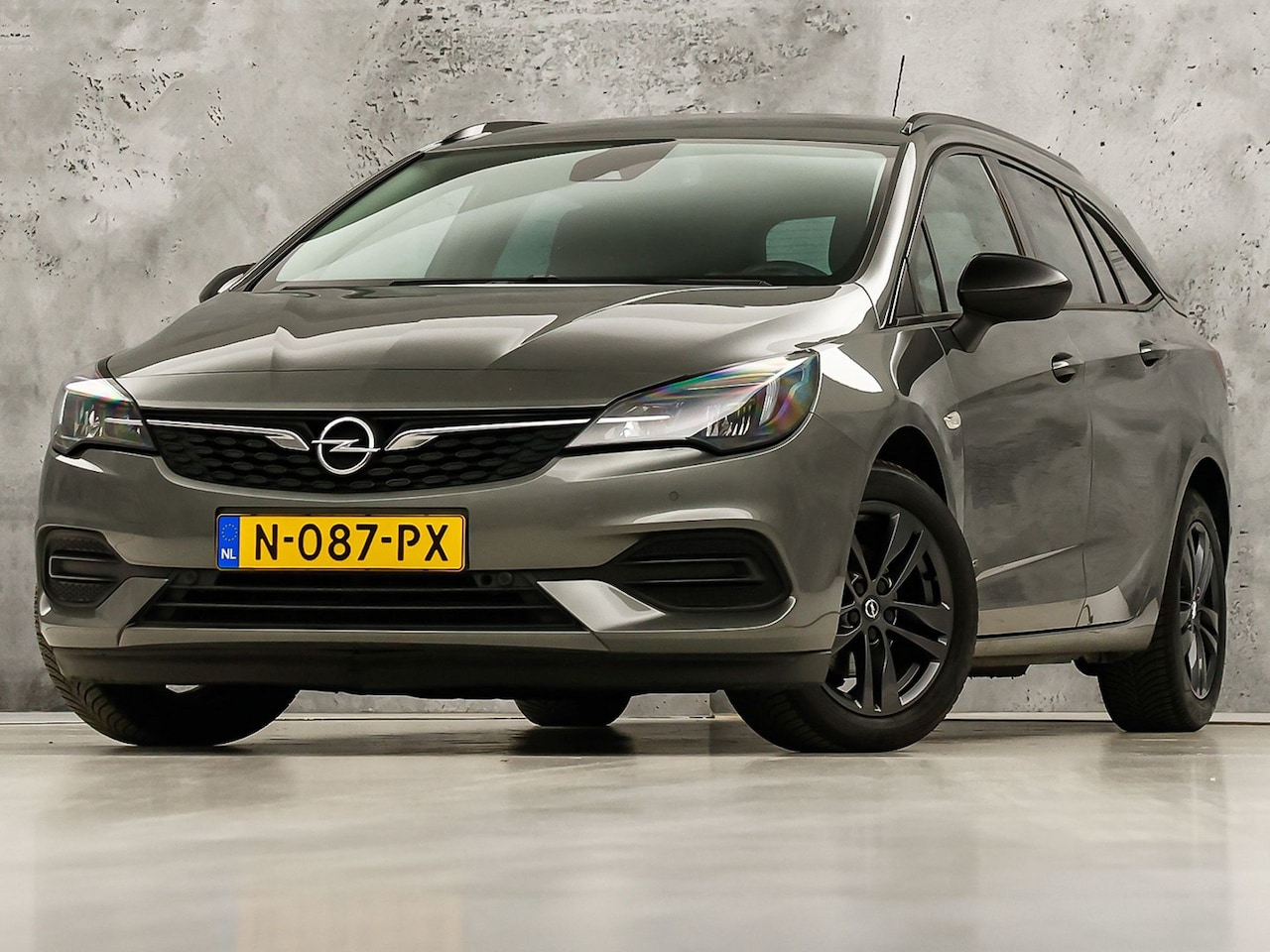 Opel Astra Sports Tourer - 1.2 Design & Tech (APPLE CARPLAY, NAVIGATIE, CLIMATE, CAMERA, GETINT GLAS, ADAPTIVE CRUISE - AutoWereld.nl