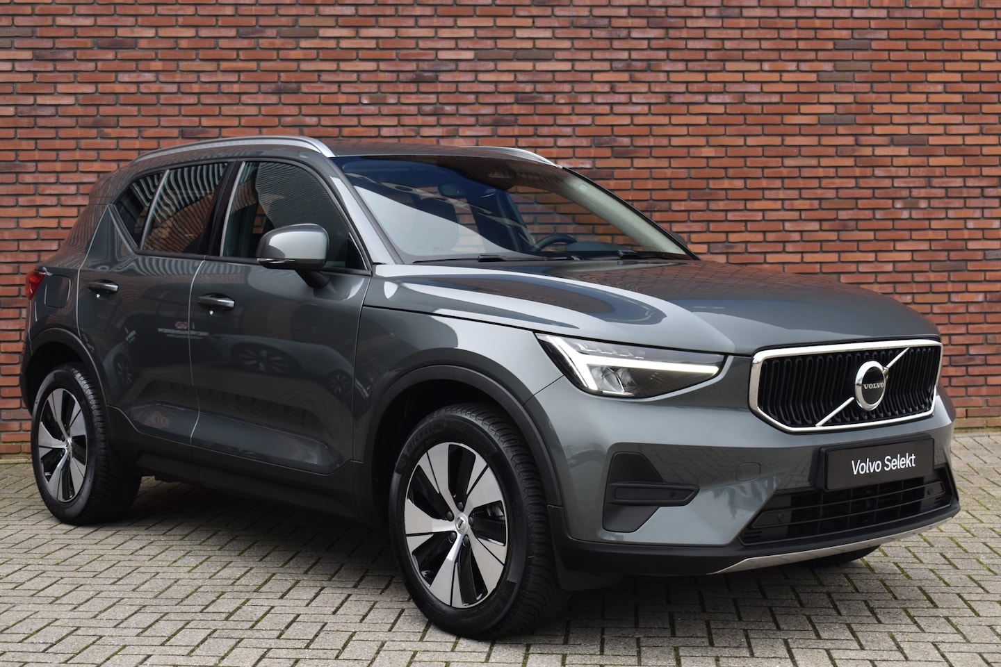 Volvo XC40 - B3 177PK Core | Leder | Climate pack | All season banden - AutoWereld.nl