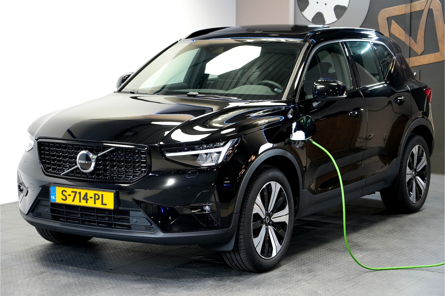 Volvo XC40 - 1.5 T4 Plug-in Hybrid 155kW/211pk DCT7 Ultimate Dark PANORAMADAK + HARMAN/KARDON + EL.TREK - AutoWereld.nl