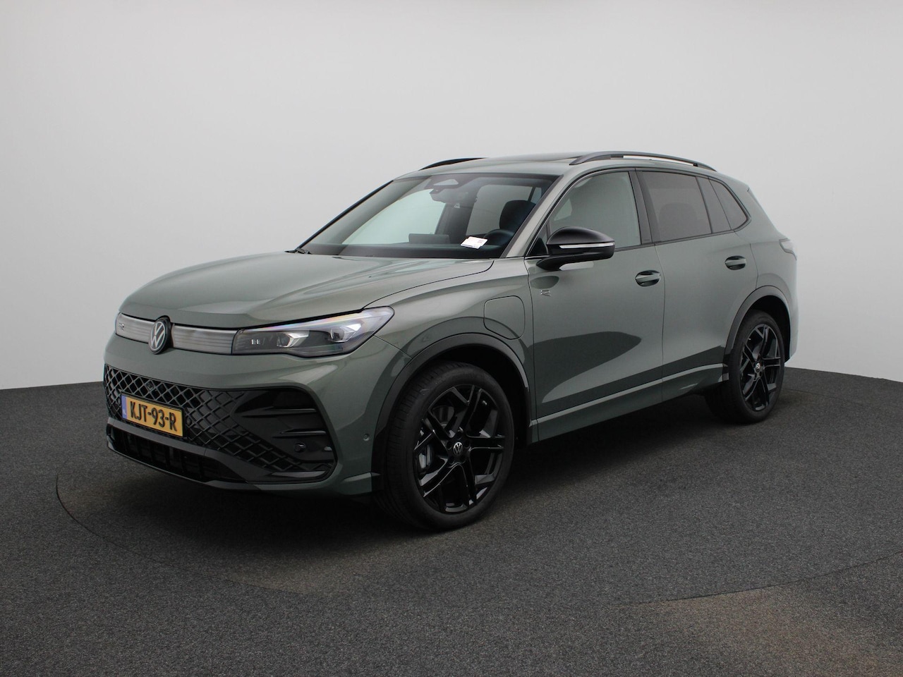 Volkswagen Tiguan - 1.5 eHybrid R-Line Edition 272 PK| Origineel Nederlands | Trekhaak | Panoramadak | LEDER I - AutoWereld.nl